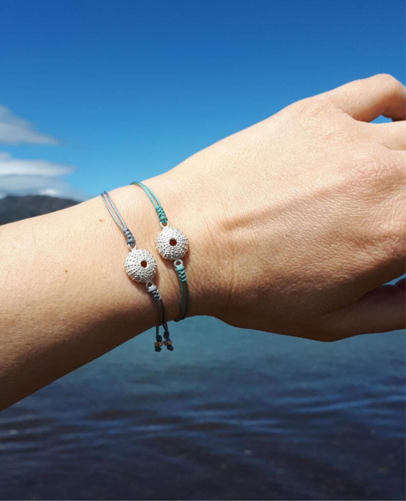 pulsera plata y cordón de nylon de la colección garota