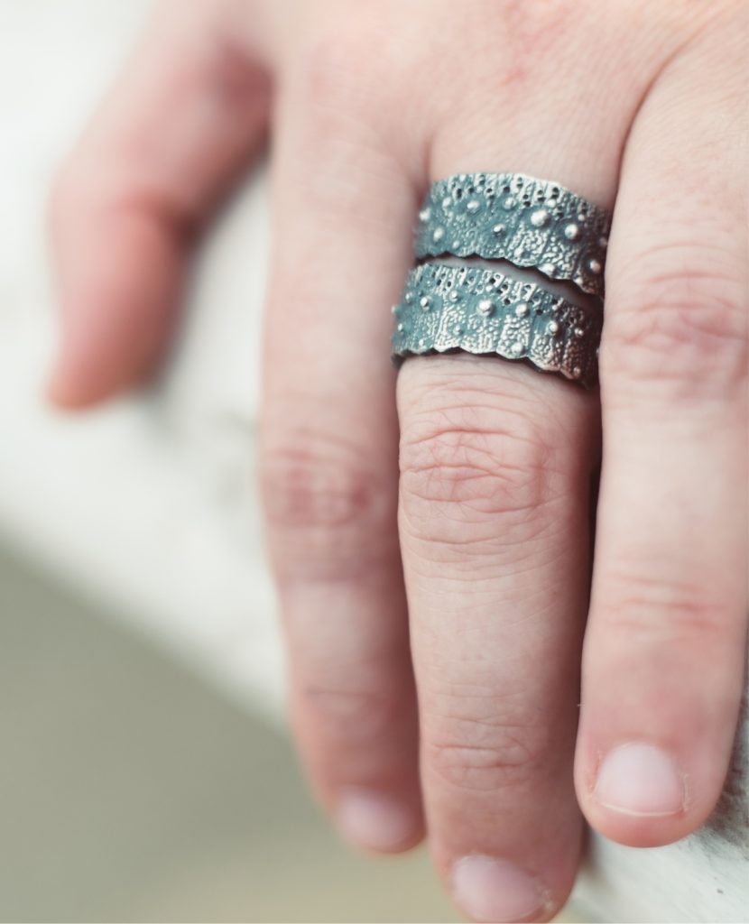 anillo black, joya artesanal sea skin de leitmotif