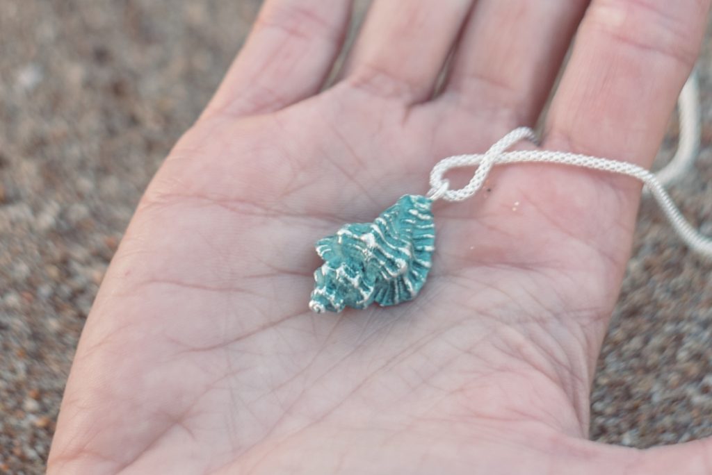 colgante con acabado turquesa colección sea sounds de leitmotif