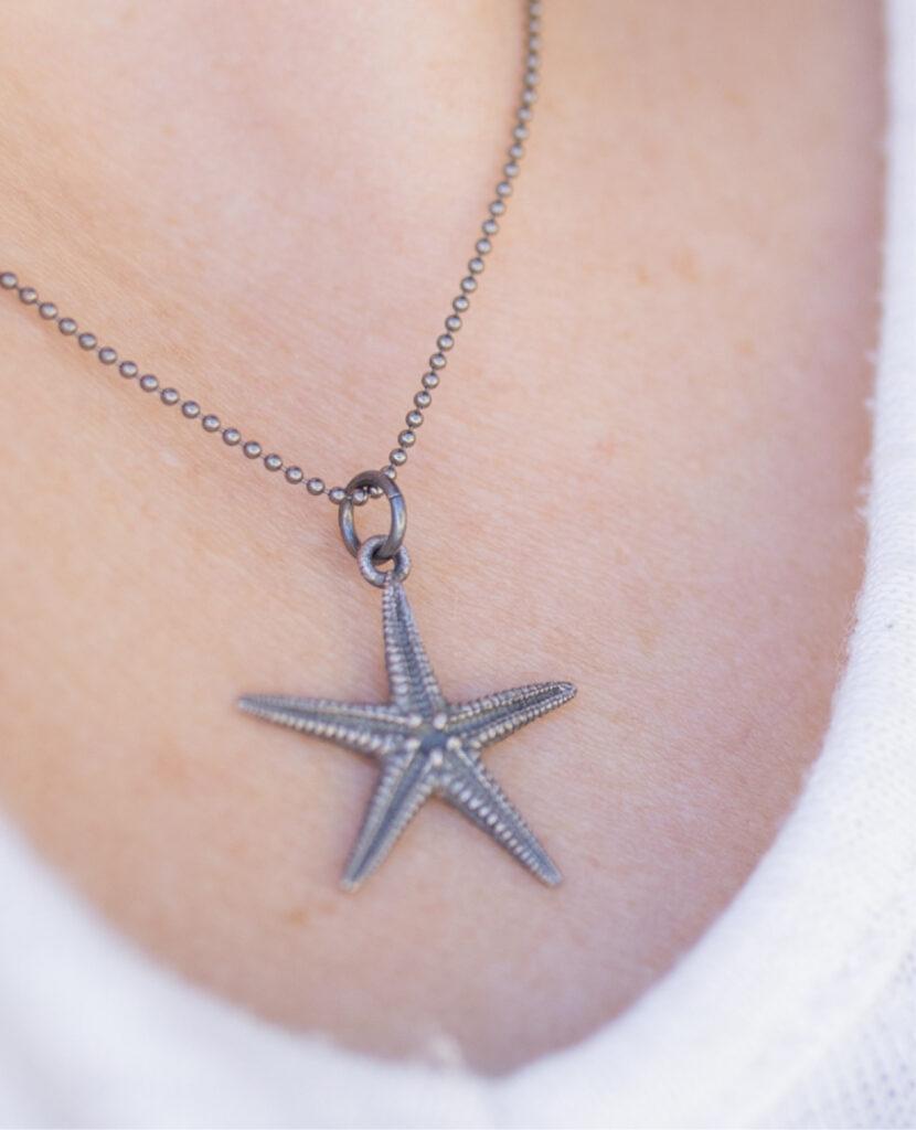 colgante black artesanal forma estrella mar