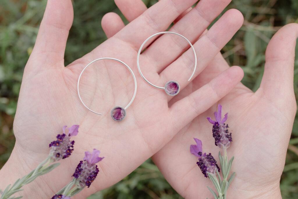 aros de plata una joya amuleto con piedra natural amatista