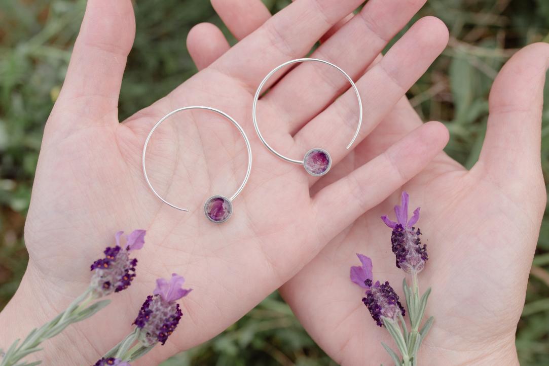 aros de plata una joya amuleto con piedra natural amatista