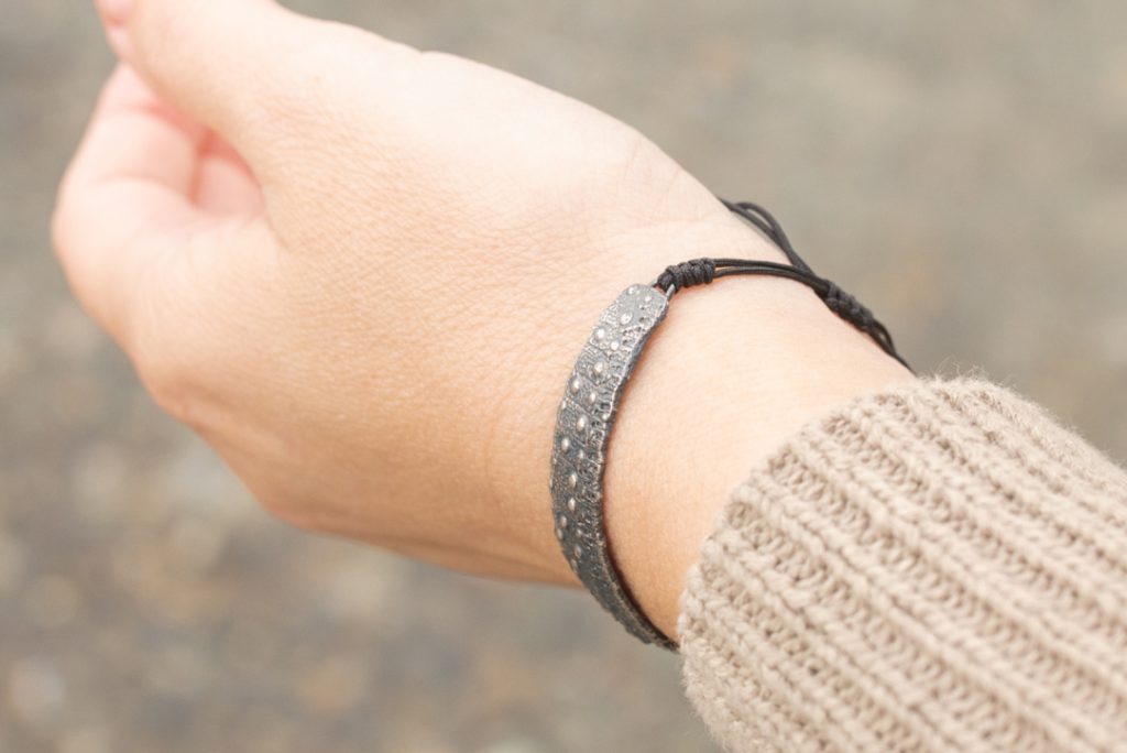 pulsera black inspirado en fragmentos marinos