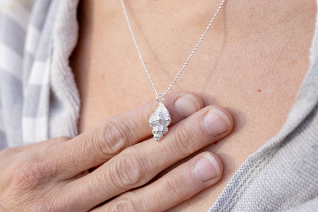 colgante medium plata caracola de mar